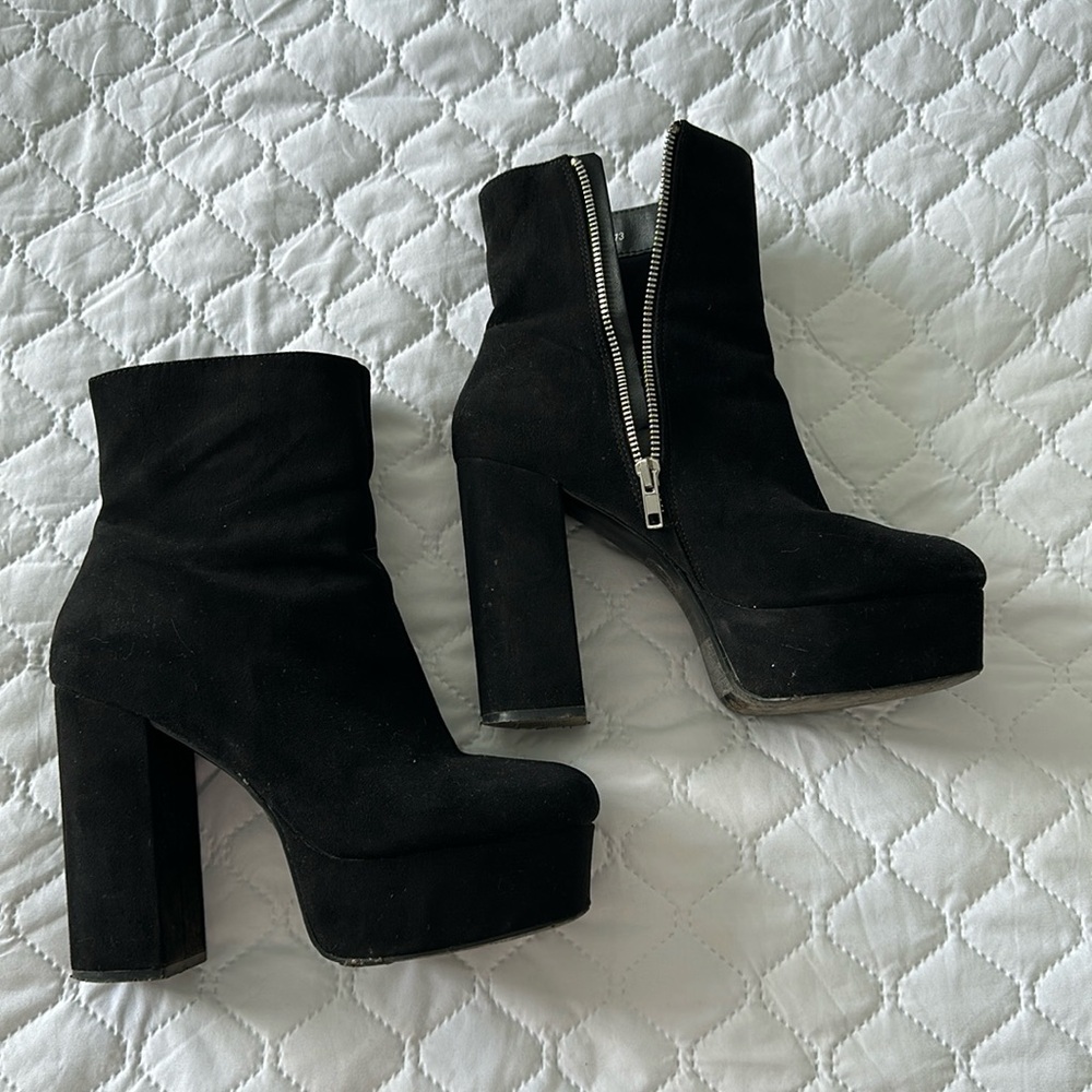 Black Womens Suede short Boots with Chunky Block Heel